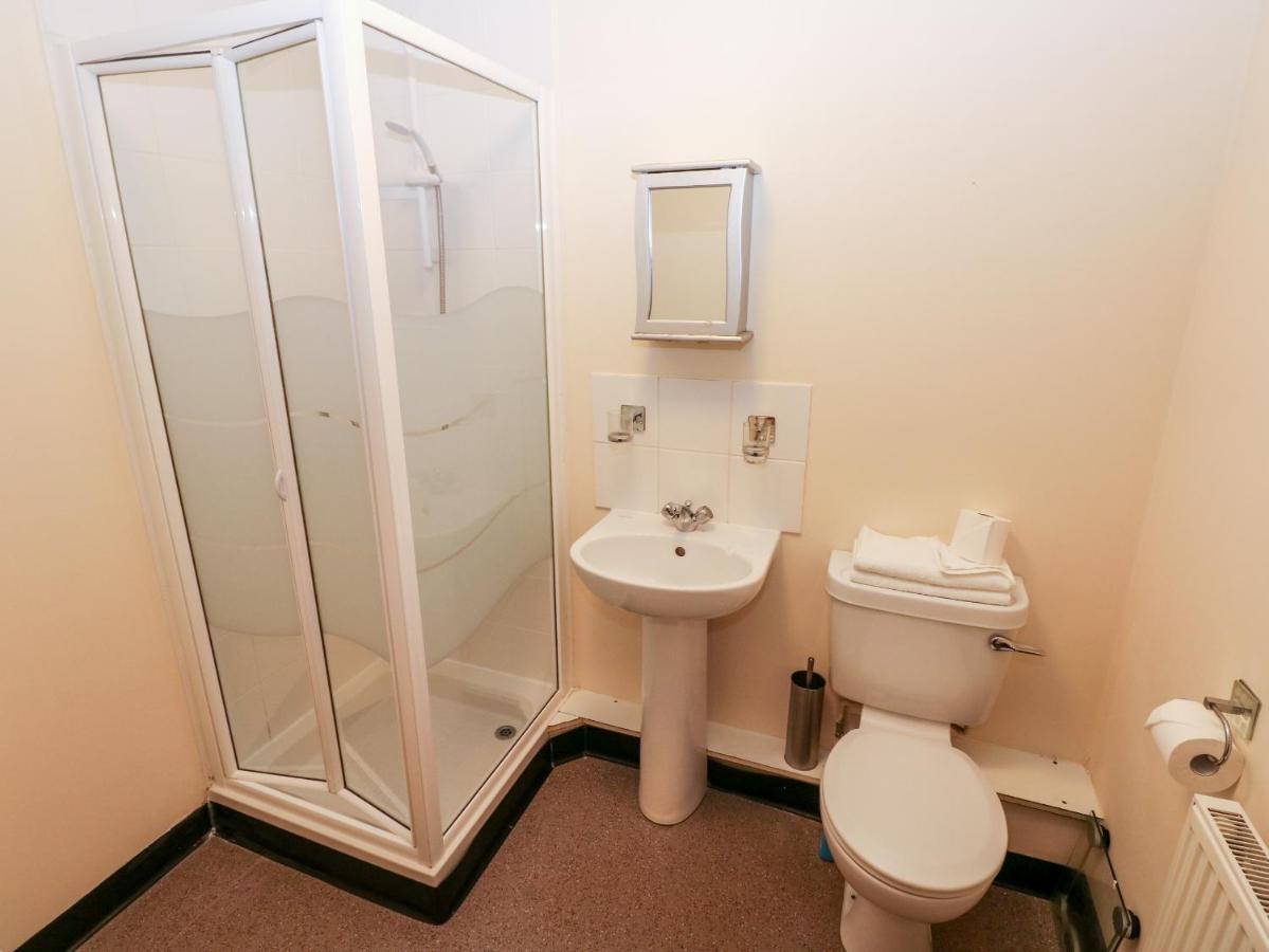 15 Sovereign House Apartment Milford Haven Exterior foto